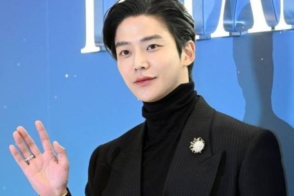 Rowoon Bakal Sertai Khidmat Tentera pada Julai Ini
