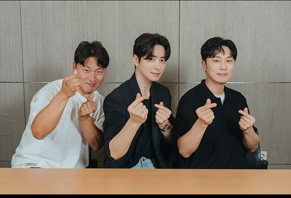 Lee Joon Hyuk, Seo Hyun Woo dan Oh Dae Hwan Hidupkan Kisah Pejabat Dalam Sesi Baca Skrip Drama Baharu