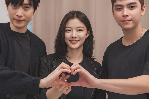 Kim You Jung, Kim Young Dae dan Kim Do Hoon Curi Perhatian Ketika Sesi Baca Skrip Drama Baharu “Dear X”